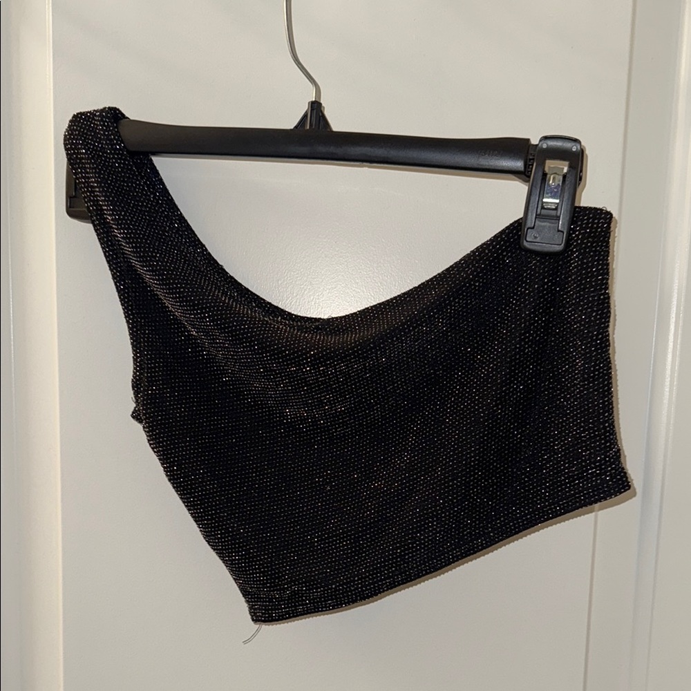Black One-Shoulder Top prettylittlething